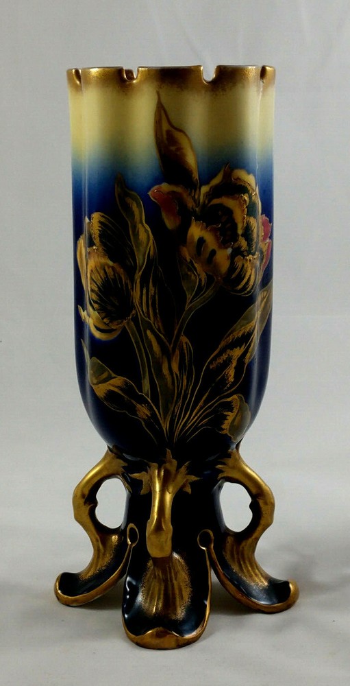 VINTEGE BLUE PAINTED FOOTED VASE