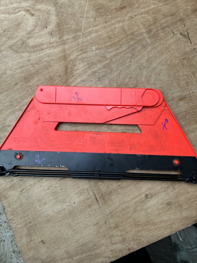 Audi A4 B7 Cabriolet Warning Breakdown Triangle 4B5860251E