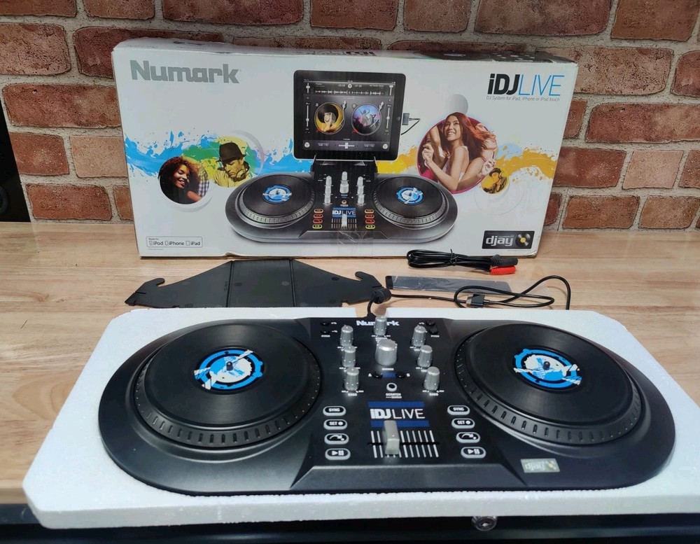 Numark iDJ Live Digital DJ Controller Turntable