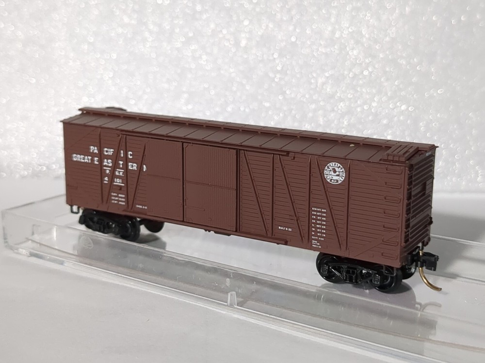 Micro-Trains #29080 Pacific Great Eastern Boxcar N scale