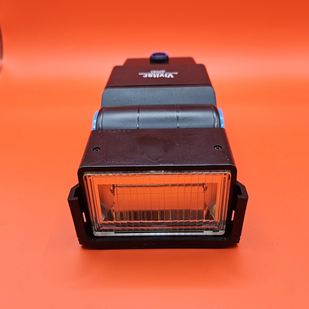 Vivitar Auto Thyristor 3700 Camera Flash Attachment - Very Nice With Case