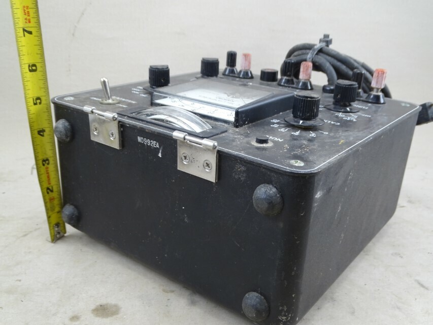 foxboro Current Calibrator 118VAC, 25A, 8121A