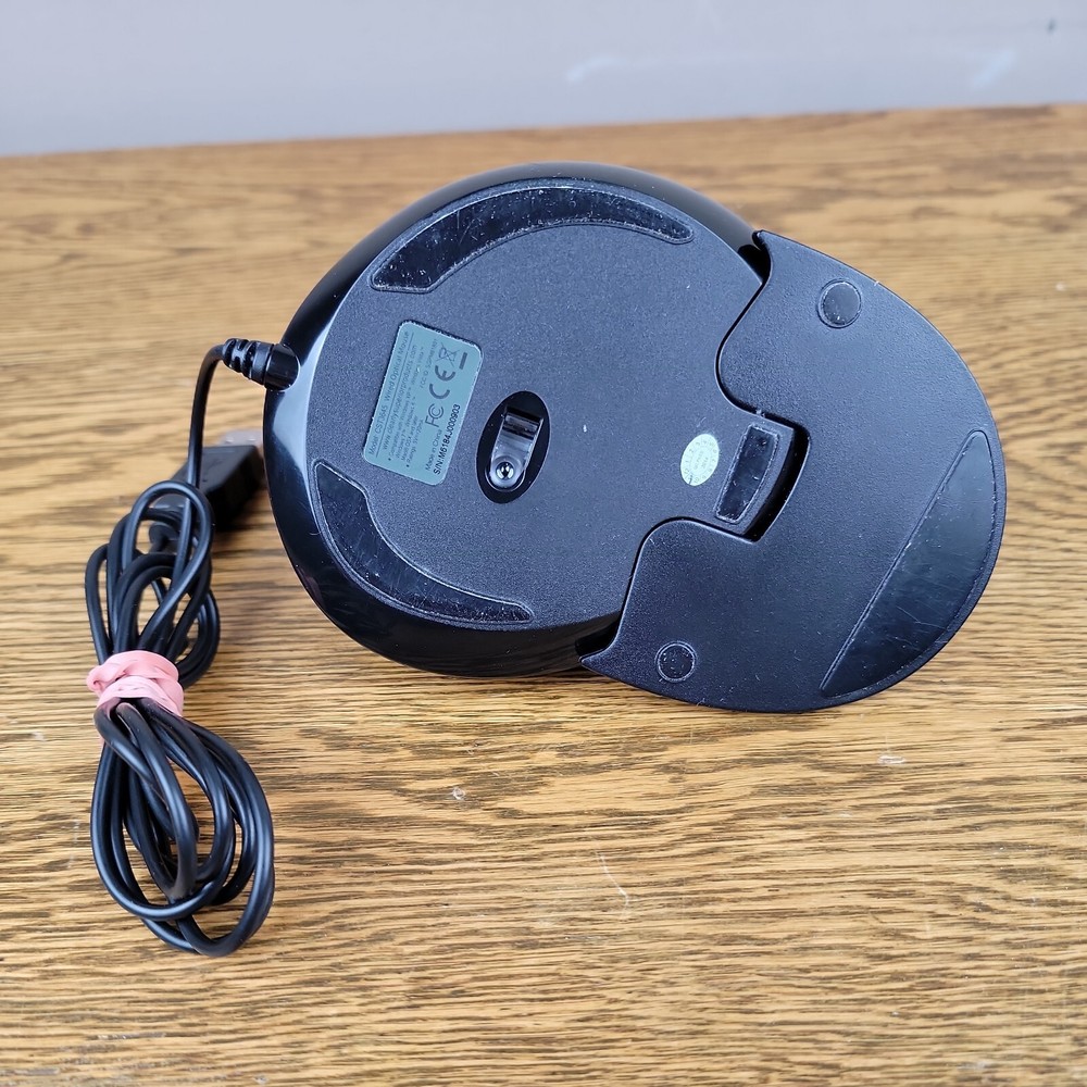 Clearly Superior Technologies CST3645 Vertical Ergonomic Optical Wired Mouse