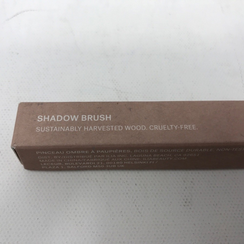 ILIA Flat Tapered Shadow Makeup Brush, White