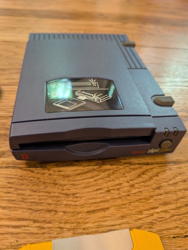 Iomega SCSI / Parallel ZIP 100 Plus Zip Drive with Accesories