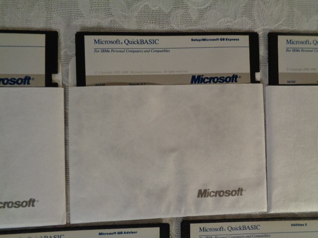 Microsoft Quickbasic 4.5 - 5 Floppy Disc & Material - 1988 - Untested