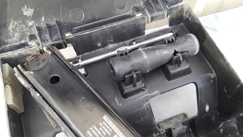 14-21 RAM PROMASTER-Jack Assembly/Kit OEM