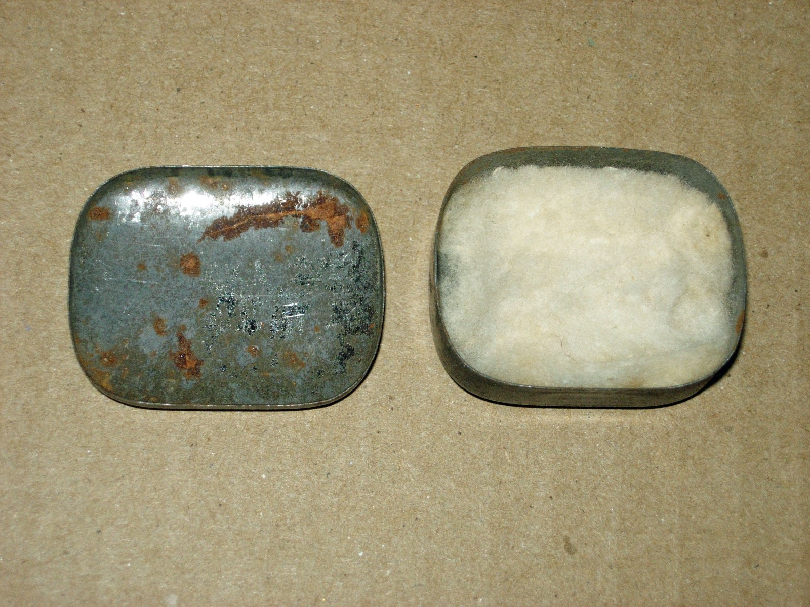 "MIGHTY ATOM" RADIO CRYSTAL WITH TIN, CATS WHISKER, TWEEZERS & INSTRUCTIONS (UK)