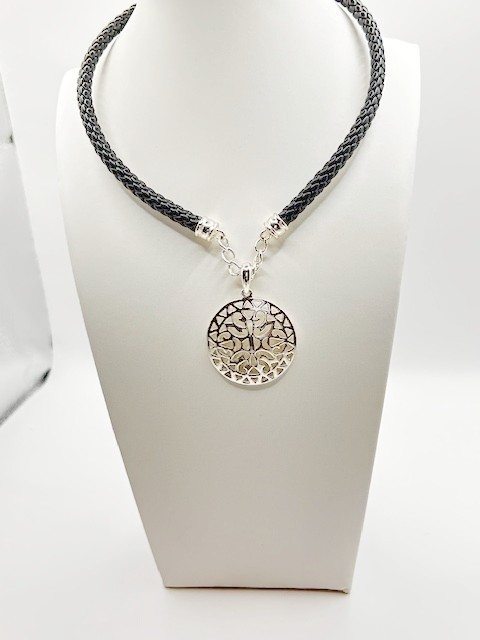 Premier Designs 'MEDALLION' Necklace