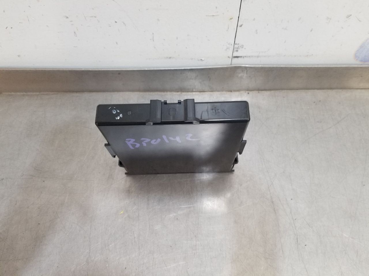 21 TOYOTA CAMRY THEFT LOCKING CONTROL MODULE 8999006390