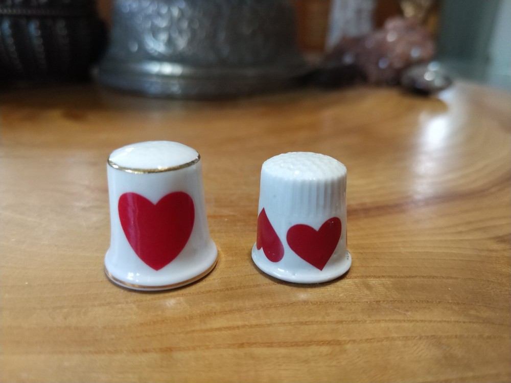2 vintage ceramic red hearts Valentine's Day thimbles