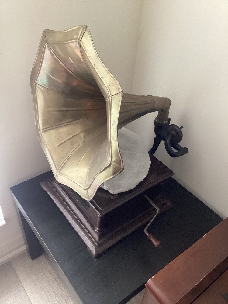 Antique Gramophone Fully Functional Working Phonograph win-up record player