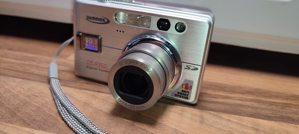Digital Camera 10.1 Mega Pixels Zennox DS-A350
