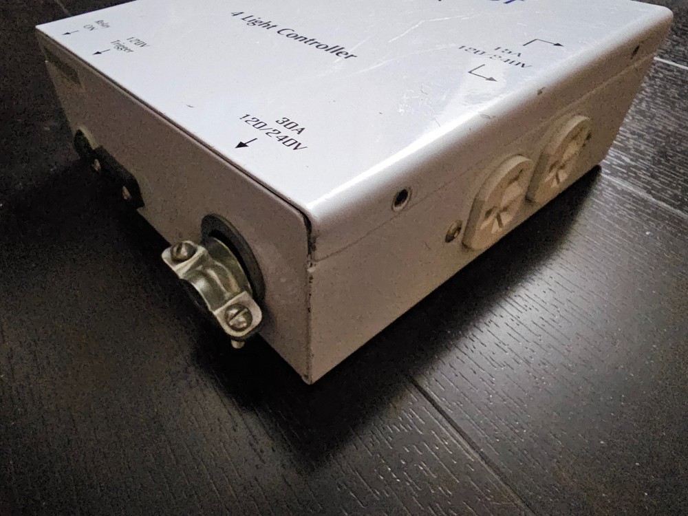 AutoPilot APCL4DX 4 Light Controller (120/240V)