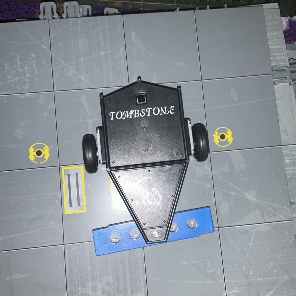 HEXBUG BatteBots Rusty & Tombstone and 4 customizable battlebots