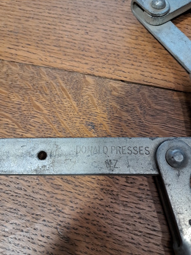 Donald Presses Nz WIRE GRIP” Os140