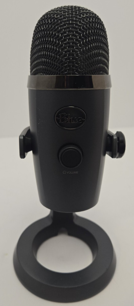 Yeti Blue Podcasting Microphone w/ Hard Shell Case