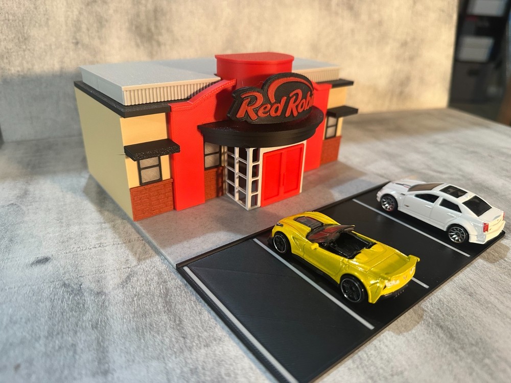 Red Robin 1:64 Scale Diorama