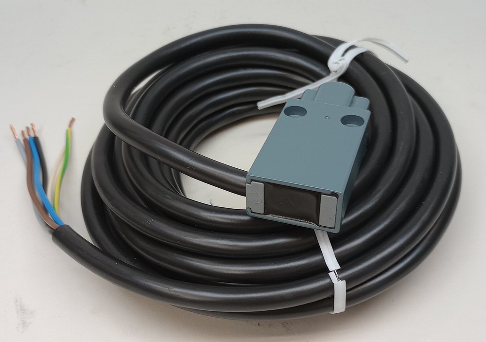 Pizzato FA 4140-5DN Position Switch With Roller Lever