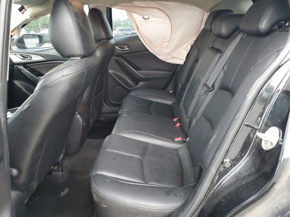 3 2018 Glove Box 4827518