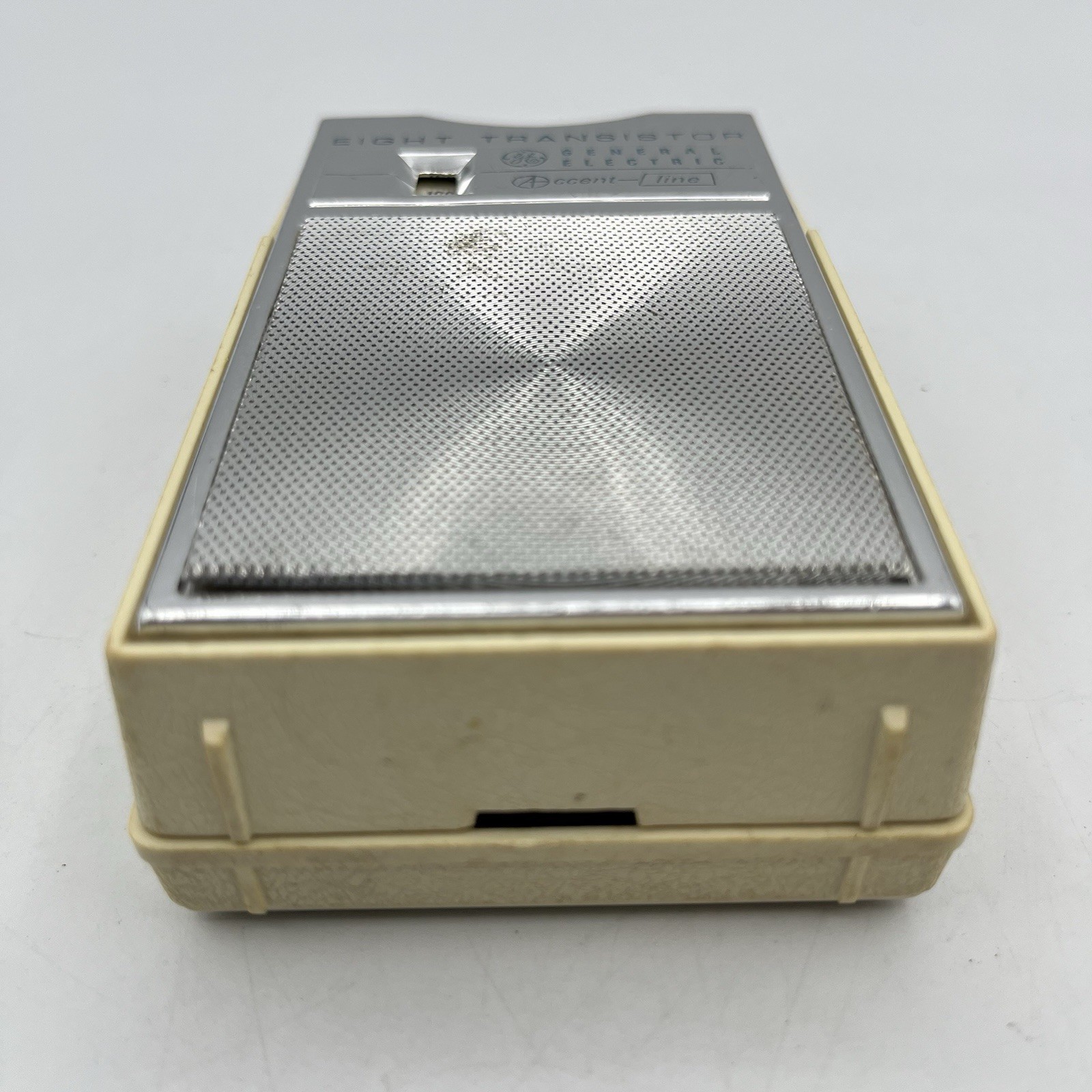 General Electric Accent Line 8 Transistor Radio - Cream - Works - READ BELOW