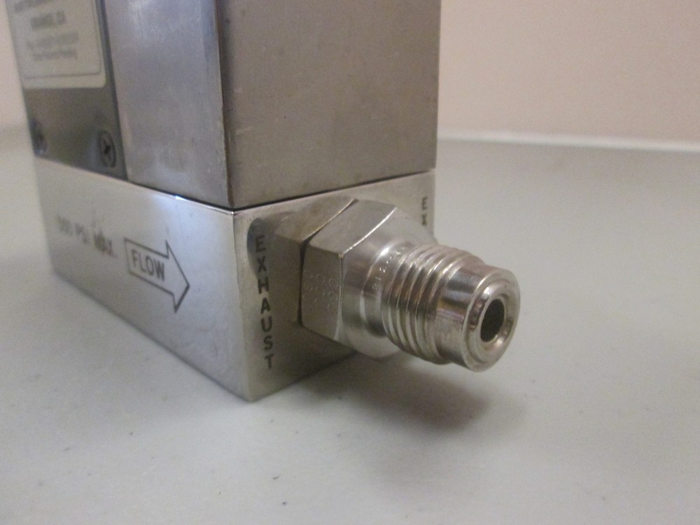 Unit UFC-1100A, Mass Flow Controller MFC, HCL, 500 SCCM, Used