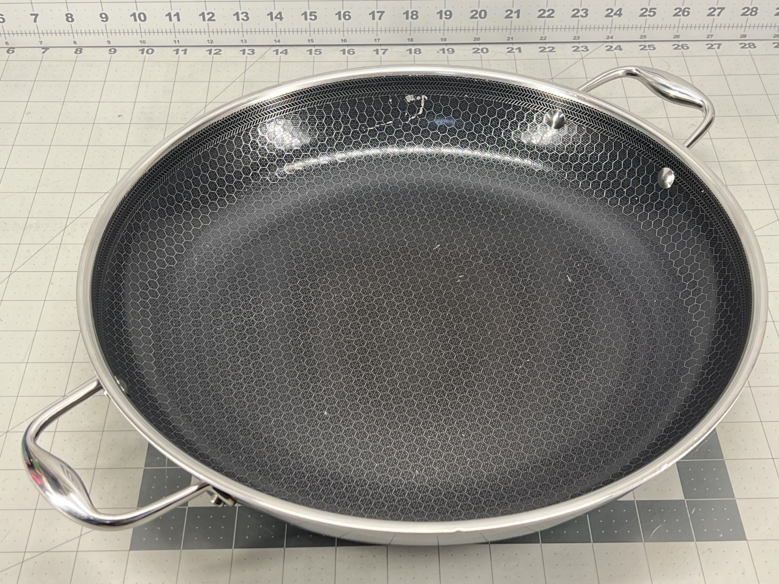 HexClad Hybrid Nonstick 14" Frying Pan, No Lid - Used