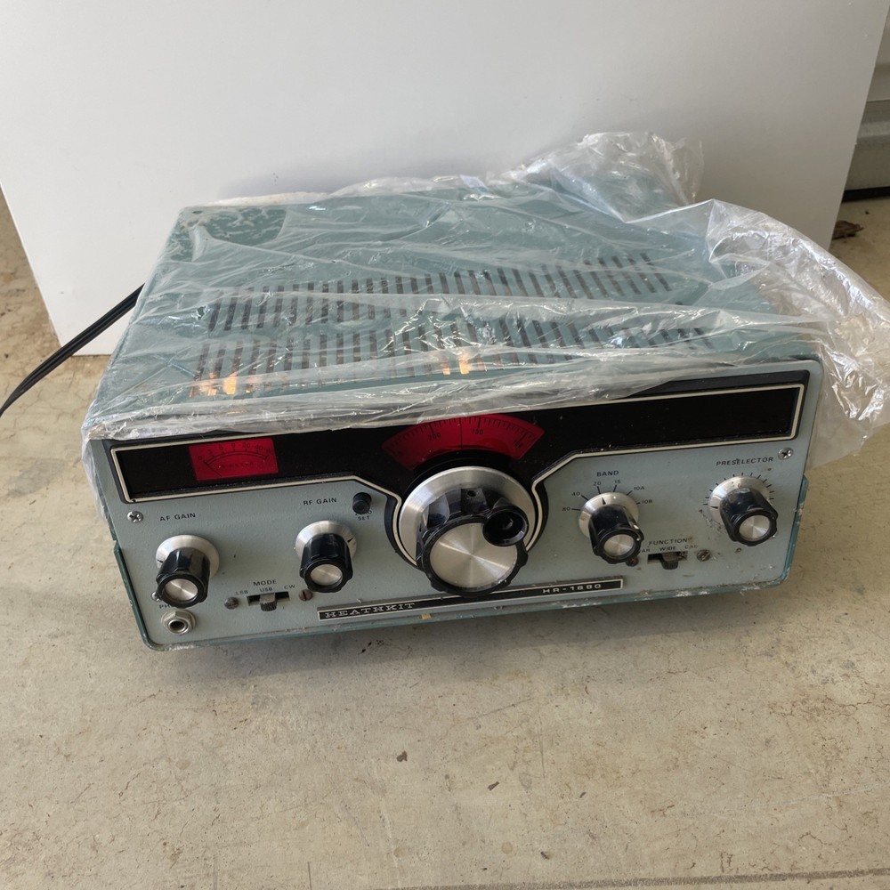 Heathkit HR-1680 Ham Shortwave Receiver Powers On Untested Sold As Is