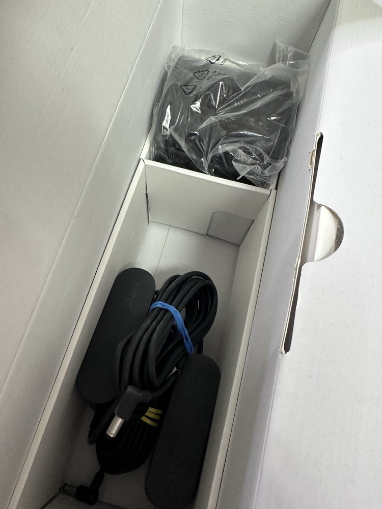 HTC VIVE Pro Headset 2.0 Pro Controllers & 2.0 Base Stations VR Full Kit Set CIB