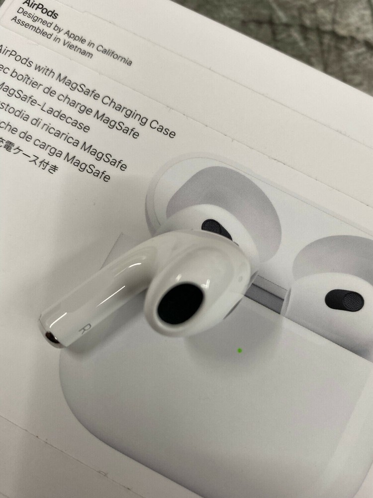 New Apple Airpods 3rd Generation RIGHT SIDE ONLY for Replacement - A2565