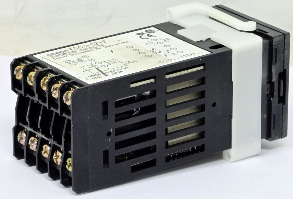 Omron E5CJ-C2-F Temperature Controller 100-240 VAC