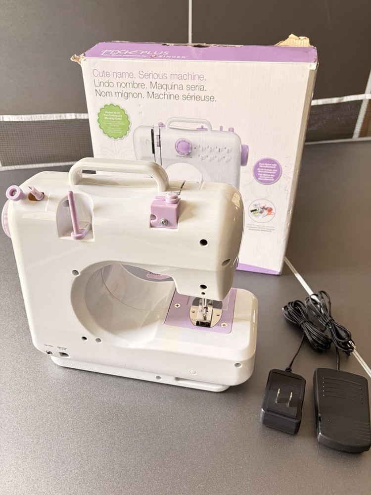 Singer Pixie Plus Electronic Sewing Machine -For Parts or Repair
