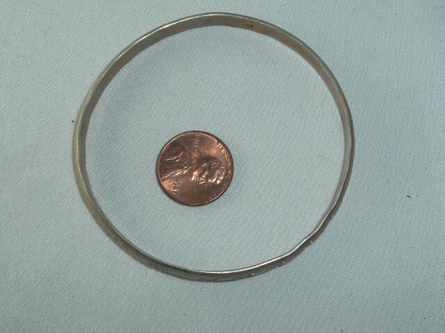 VINTAGE HOEN CO. SIGNED METAL BANGLE BRACELET