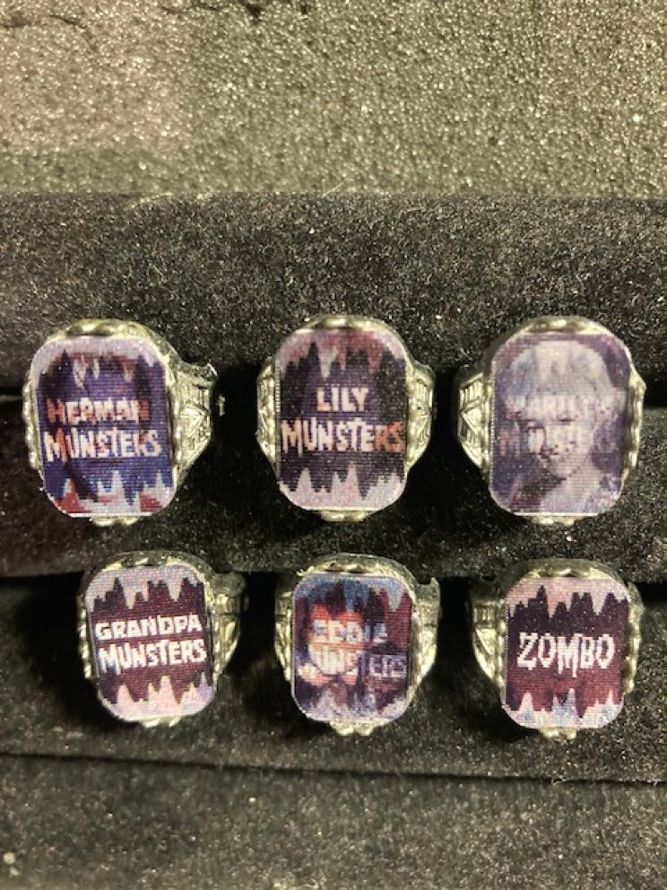 The Munsters Vending Style Flicker Flasher Repro Ring Set , Lavender 6 Rings