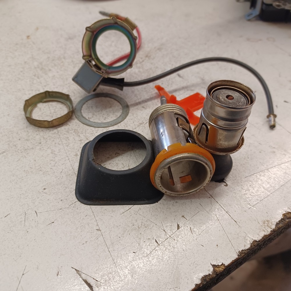 83 MAZDA RX7 FB CIGARETTE LIGHTER UNIT COMPLETE AS PICTURED.