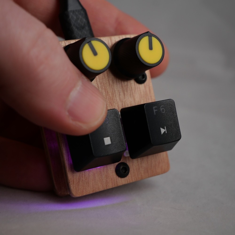 madMidiMini Compact Midi Controller with 2 Note Buttons 2 Potentiometers and LED