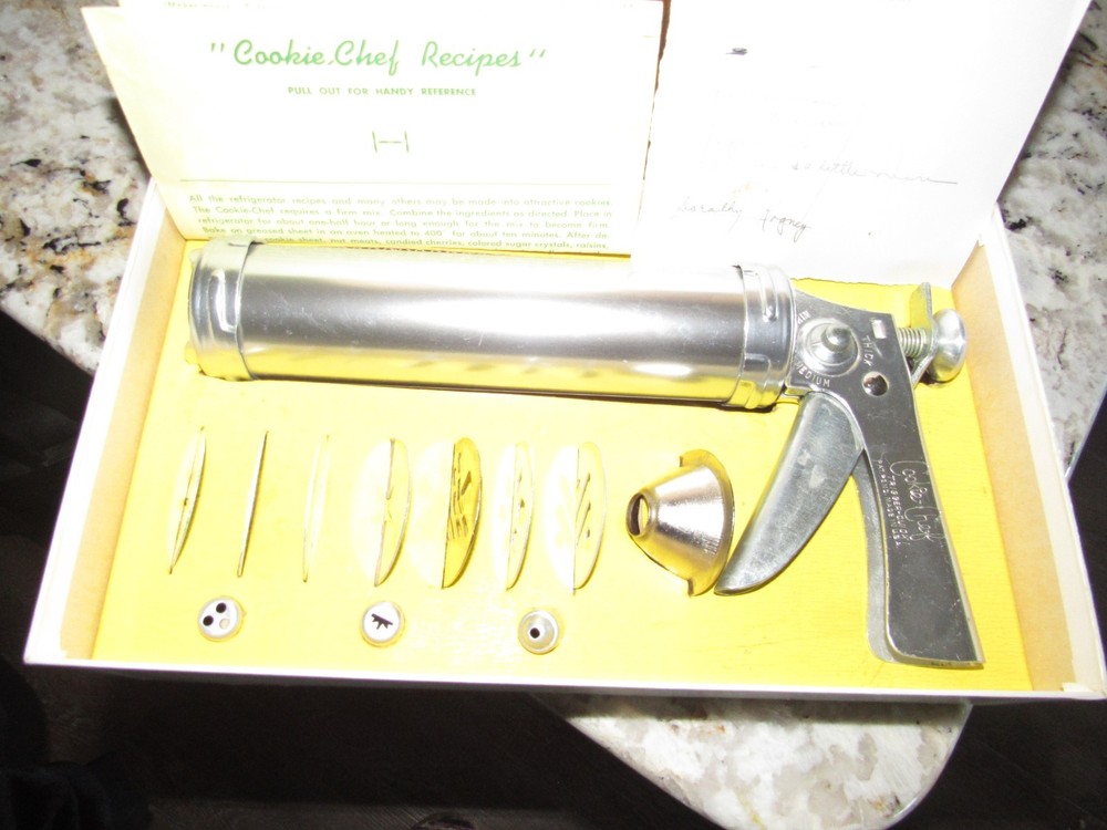 Vintage WF Meyer COOKIE CHEF Trigger Quick Cookie Press Complete - Box & Recipes