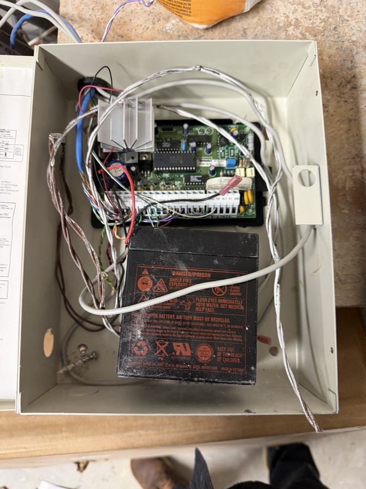 DSC Power580 PC580 Security Alarm Control Panel Board &  Box - NO BATTERY