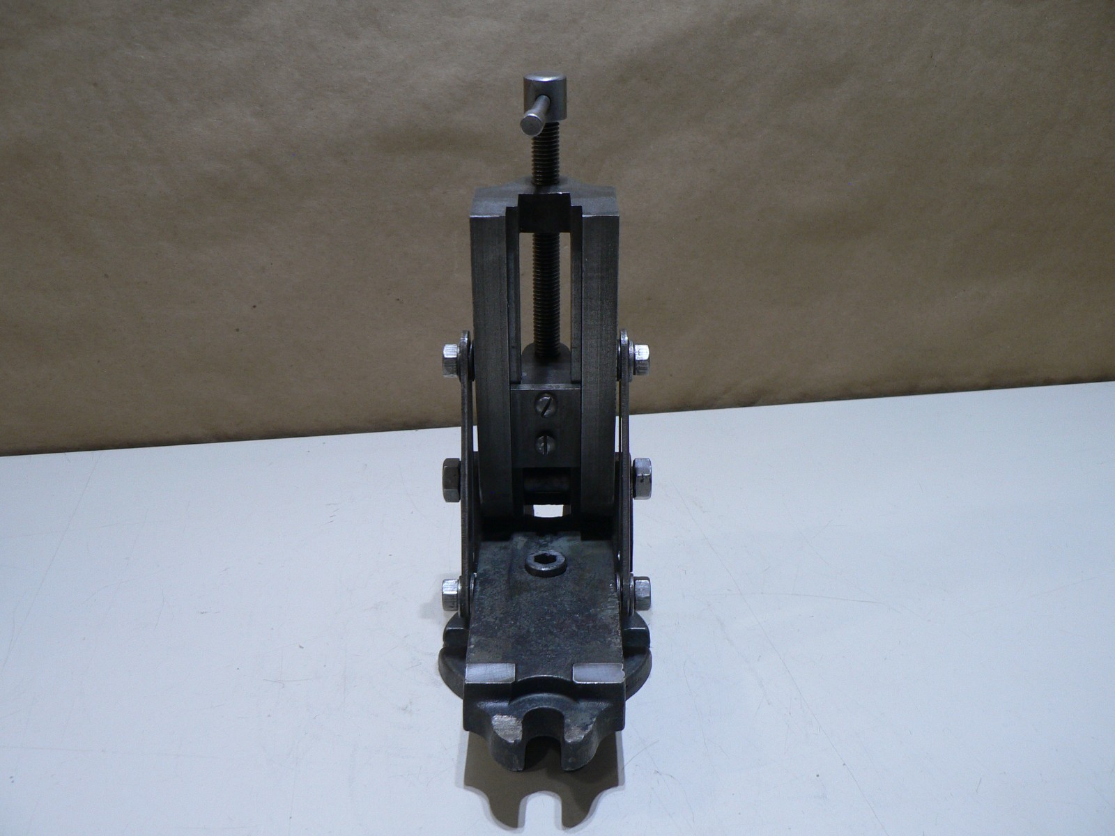 Palmgren No.000 Tilting Vise with Swivel Base 2-1/2" Jaws Opens 2-1/2"