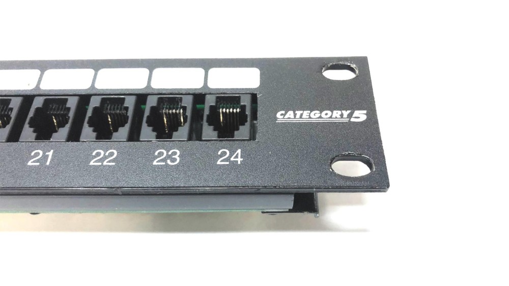 Black Box 24 Port Category 5E Rack Mount Patch Panel 33889 NOS