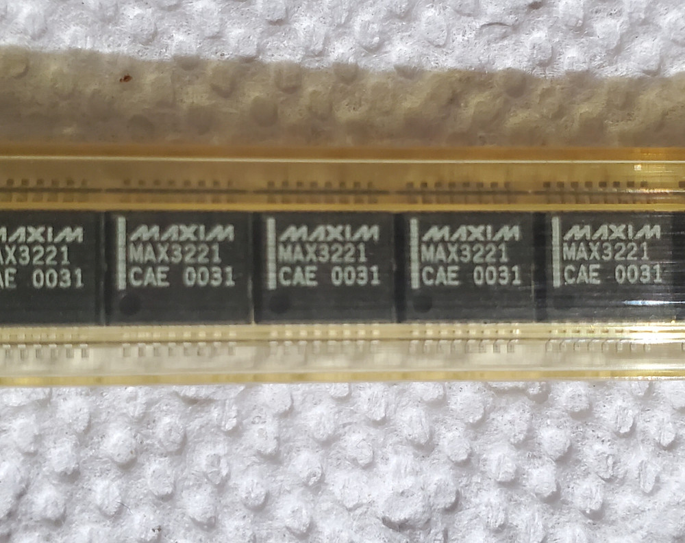 Maxim MAX3221CAE Integrated Circuit RS-232 Interface