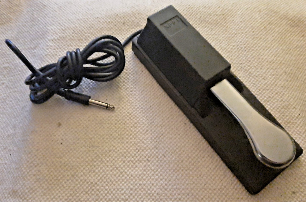 Studiologic VFP1 / 10 - Solid piano style sustain pedal