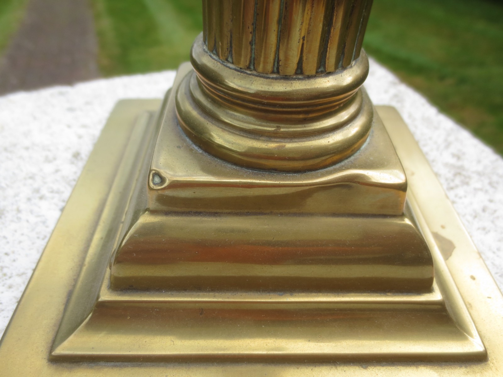 Antique Brass Corinthian Column Oil Lamp Brass 12" In Height