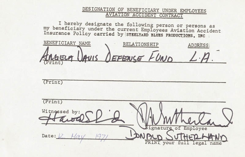 DONALD SUTHERLAND - DOCUMENT SIGNED 05/12/1971