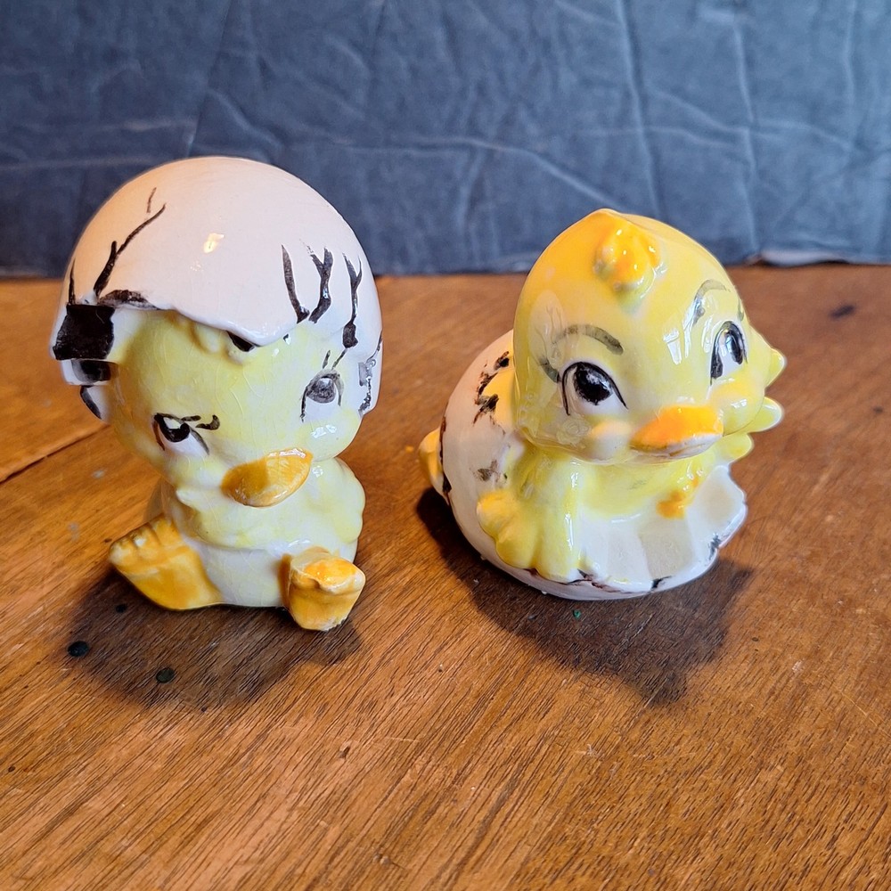 Vintage Chicks Hatching Eggs Ceramic Figurines Easter/Spring 2.5" Tall