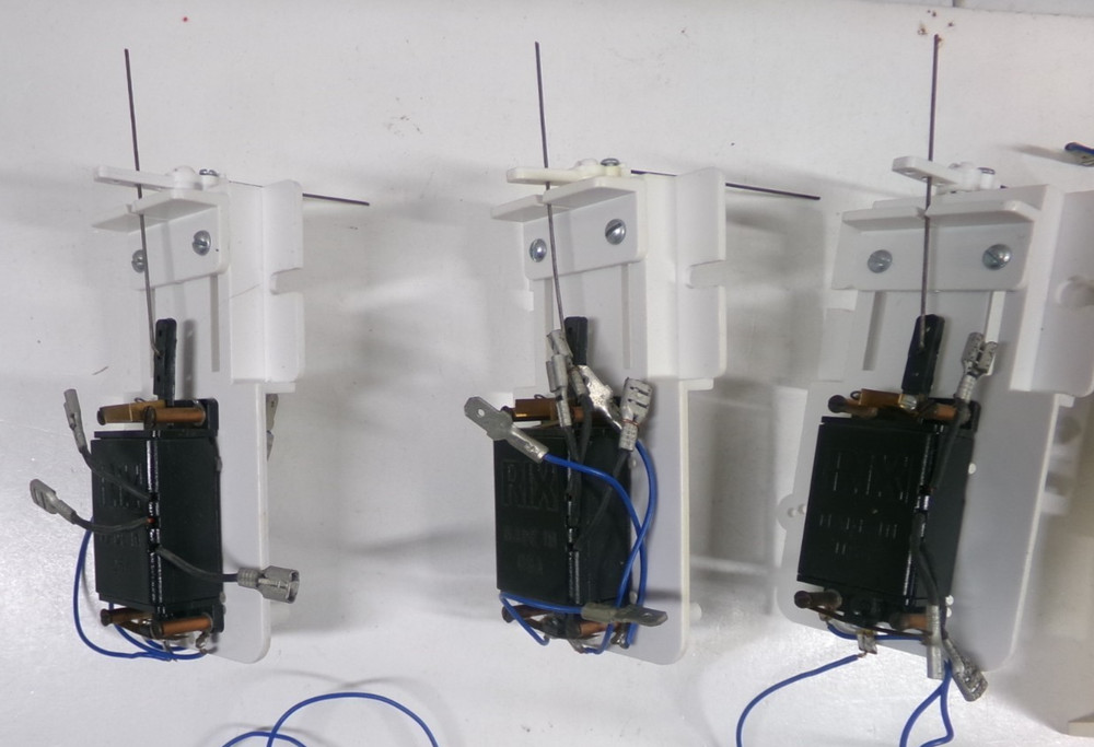 (9) HO Rix switch machines (lot 0336)