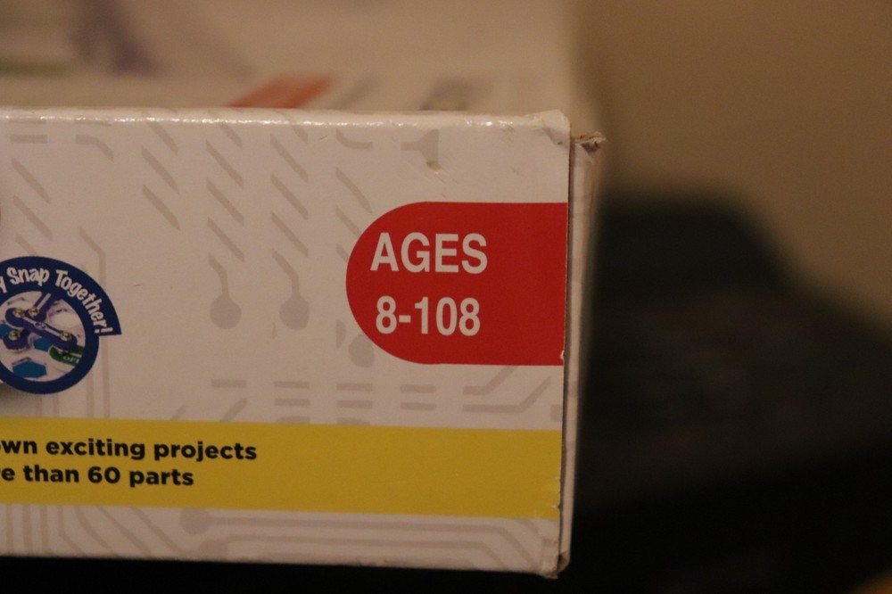 Snap Circuits Classic SC-300 Electronics Exploration Kit Over 300 Projects NEW