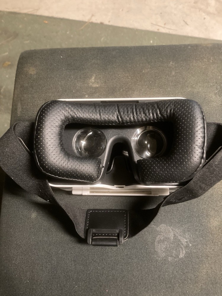 Sharper Image Smartphone 360 Virtual Reality Headset
