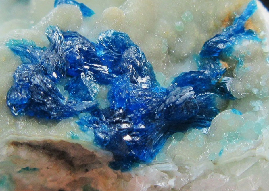 Rare Blue Veszelyite and Hemimorphite with Quartz Crystal and Galena Yunnan