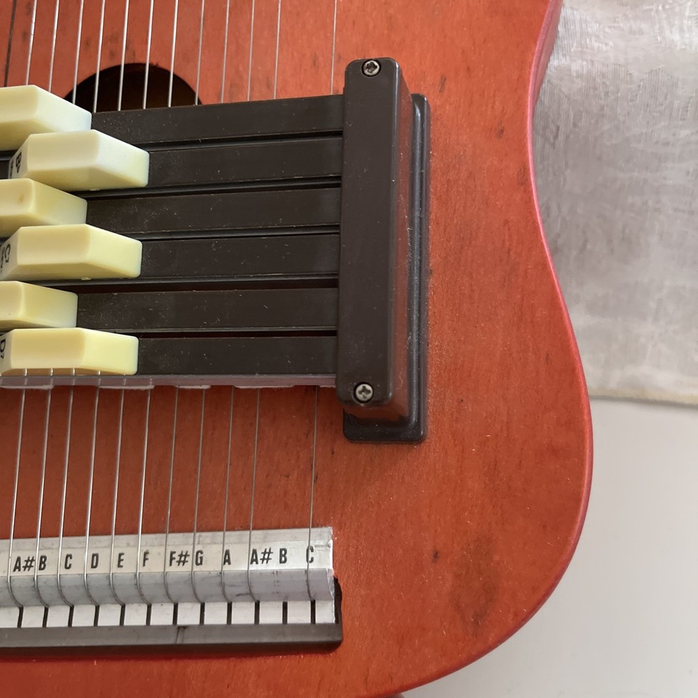 OSCAR SCHMIDT AUTO HARP 6 CHORD 18 STRING